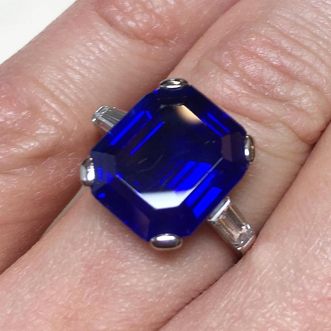 9.61ct unheated Kashmir sapphire 