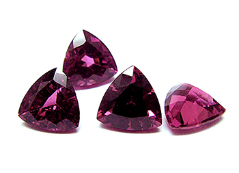Grenat Rhodolite Naturel En Forme De Poire - 3.68 Carats - Couleur Fuchsia - Afrique Du Sud - Non Traité