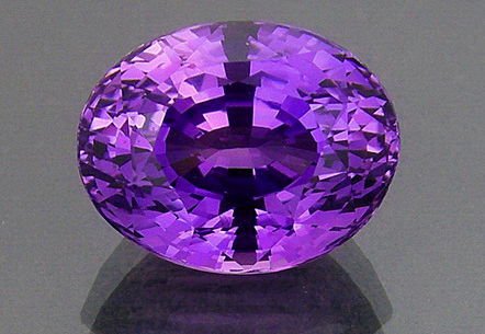 Saphir Violet Naturel 4,81 Carats - Certifié IGI, Forme Ovale, Sans Traitement