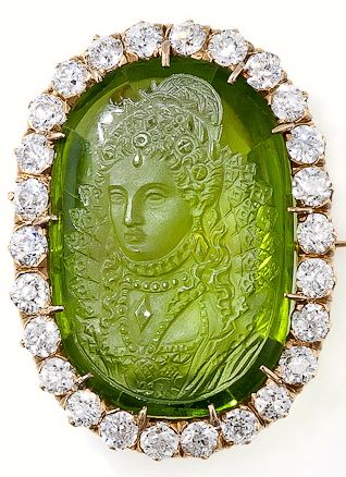 Antique carved péridot cameo and diamonds brooch pendant  19e century