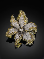 CARNET-Sunkissed Brooch, white diamonds, yellow diamonds, 18K yellow gold, platinium