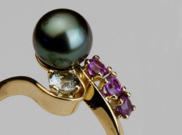 CHRISTIGUEY-pearl-violet sapphire