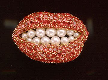DALI-clip-pearls-rubies