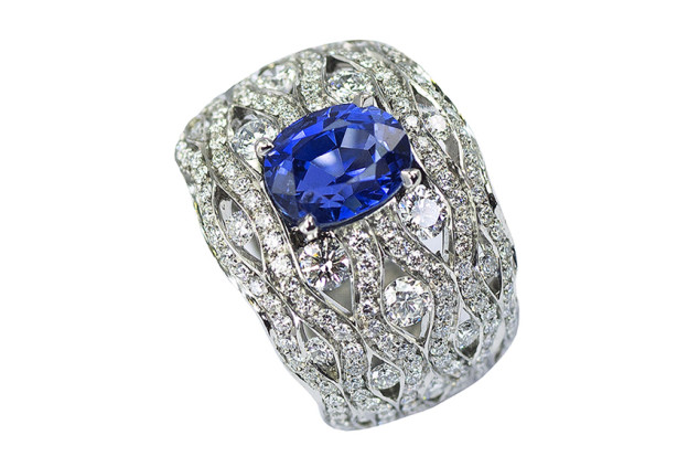 SIKIRDJI Laurent - 3.02ct Mogok sapphire - 200 diamonds ring