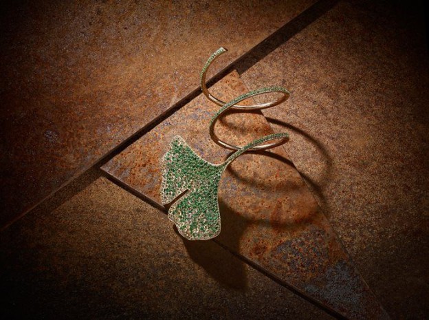 NUUN- Shadow and Light Collection-Ginkgo bracelet- gold-tsavorite-chrysobéryl