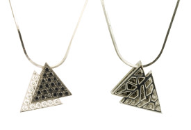 SIKIRDJI Laurent-pendant-Cuoidon arrow-black and white diamonds