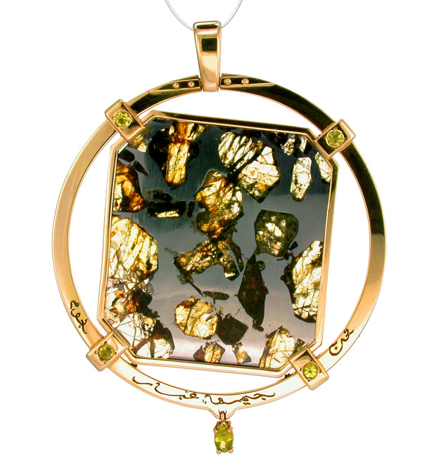 SIKIRDJI Laurent-yellow gold-pendant-Esquel pallasite meteorite-peridots from meteorite