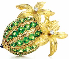TIFFANY & Co-Jean Schlumberger’s cocoa bean clip (circa 1965)-tsavorites-diamonds-gold-platinum