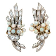 VAN ClEEF & ARPELS-Diamond-Pearl-Platinum-Earrings