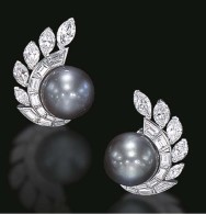 VAN ClEEF & ARPELS-natural pearl-diamond-ear clips