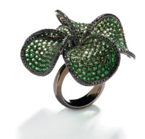 WENDY YUE-Tsavorite-black diamond-ring-white gold-black rhodium