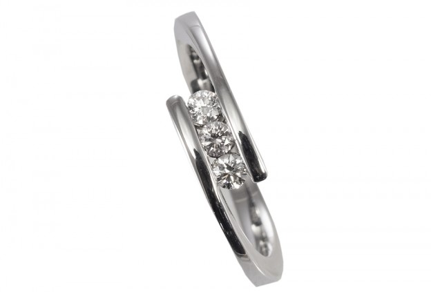 Création Laurent SIKIRDJI - Bague diamants