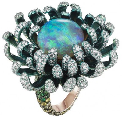 #Bague #Opales #or #titane #diamants #saphirs roses #spinelles roses #spinelles rouges #grenats Demantoïdes