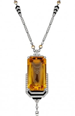 #CARTIER #Close up #PANTHERE ILLUSIONNISTE #Necklace #platine #engraved citrine #onyx #diamonds #HighJewelry #Diamond