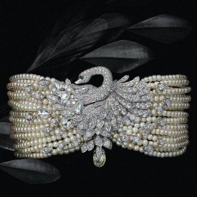 #CARTIER #Platinum, Diamond, Pearl & Emerald Swan Choker by Cartier, 1920s inspired. via Art Deco