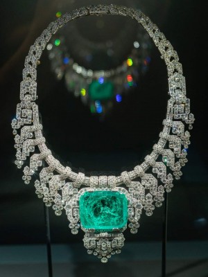 #CARTIER #Platinum #Diamonds #Emerald #Platine #Emeraude # Art Decoratif #1932