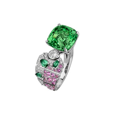 #CHANEL #Bague #ÉVOCATION FLORALE #OrBlanc #GgrenatTsavorite #Diamants #SaphirsRoses #Tourmalines #MintGarnet #Diamonds #PinkSapphires #GreenTourmalines