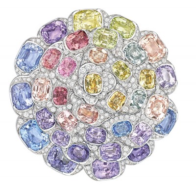#CHANEL #Broche Camélia Exotique #or blanc #Saphir orange #saphirs multicolores #diamants