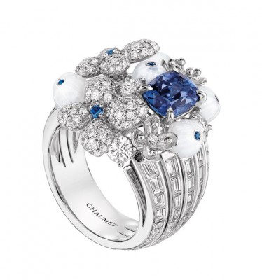 #CHAUMET #Bague Jardins Hortensia 'Voie Lactée' #or blanc #calcédoine blanche #diamants #saphirs #tanzanite #2021