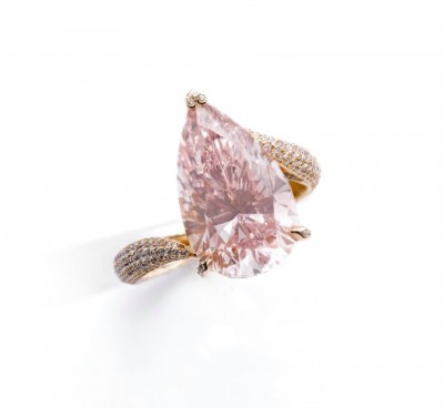 #CHOPARD #Fancy Intense Pink, Natural Colour, VVS1 Clarity diamond #Diamant rose #sold #2021 november 10th #Sotheby's #Sold 3,018,496 USD