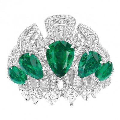 #DIOR #bague Archi Dior Corolle Jour #emeraude #or blanc #diamants #emeraudes