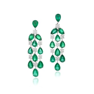 #GRAFF #emerald #diamond #earrings #émeraude #diamant #boucles d'oreilles #Encyclopediedesjoailliers #Encyclopediaofjewellers #joaillerie #jewelry