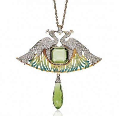 #LALIQUE #Magnificent Art Nouveau pendant, Peridot, Briolette cut green glass, enamel and Diamonds. Rene Lalique - 1900
