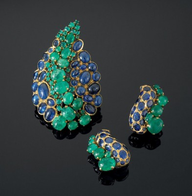#SUZANNE BELPERRON #clips d'oreilles #Demi-parure #cabochons #Emeraudes #saphirs #broche #Darde et Fils pour Herz-Belperron #Emeralds #Sapphires
