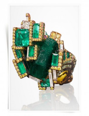#WALLACE CHAN #Ring #Emerald #Titanum #Yellow diamonds #White diamonds #Emerald #Titane #Diamants jaunes #diamants blancs
