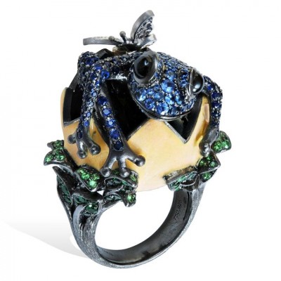 lydia-courteille-procreation-blue-frog-hatching-from-egg-ring.jpg