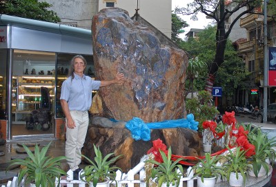 DOJI-HANOI-Giant-sapphire