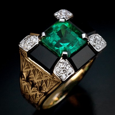 #Art Deco #Colombian Emerald #Diamond #Onyx #Ring #Emeraude Colombie #Diamants #Onyx #Bague #1930