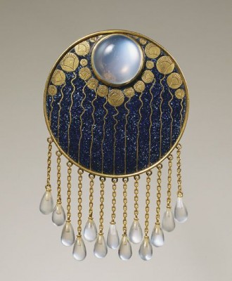 BELPERRON Suzanne-Austrian Jugendstil design of night-blooming lotus by Ferdinand Hauser Gold-enamel moonstone brooch-ca. 1900