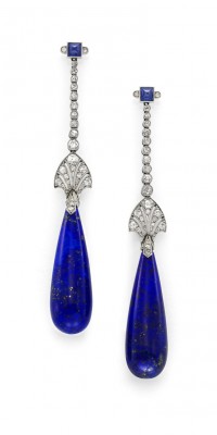 Boucle d'oreille, platine diamants et Lapis Lazuli. Cartier©