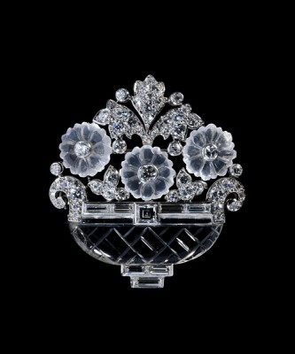 CARTIER-Broche Panier de fleurs-1930-platine-cristal de roche-pierre de lune-diamants