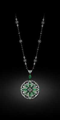 CARNET-collier Fleur Deco Necklace-émeraudes-diamants blancs-diamants noirs