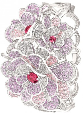 CHANEL--Collection Jardin de Camélias, bracelet Origami-diamants-saphirs roses, spinelles. Chanel©