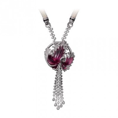 Collection Caresse d'orchidées, collier en platine, rubellite sculptée, perles de culture d'eau douce, laque noire et diamants, CARTIER
