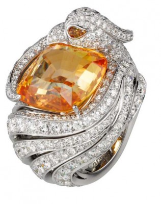 Collection Haute Joaillerie, Bague en or blanc, diamants et grenat mandarin. Cartier©