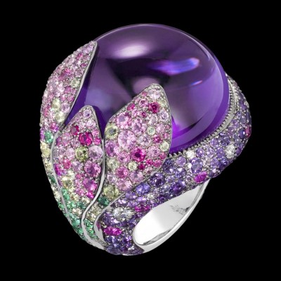 DE GRISOGONO- Collection Melody of Colours-Améthyste-diamants-émeraudes-péridots-rubis-saphirs roses
