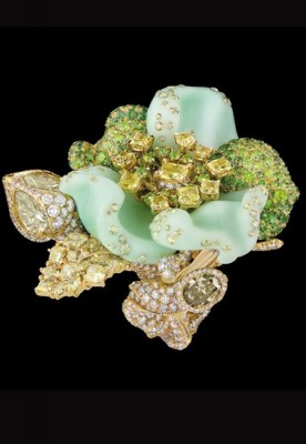 DIOR-Bague-Bal-Champetre-Joaillerie-diamants de couleur-crhysoprase demantoides tsavorite