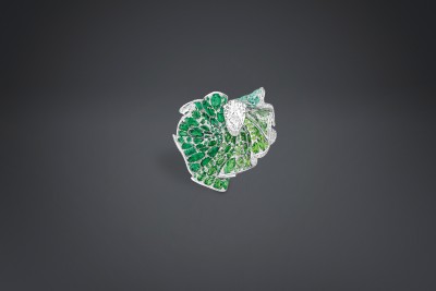 DIOR-collection Archi-bague ailée-diamant-or blanc-émeraudes-grenats tsavorite-démantoides tourmalines vertes