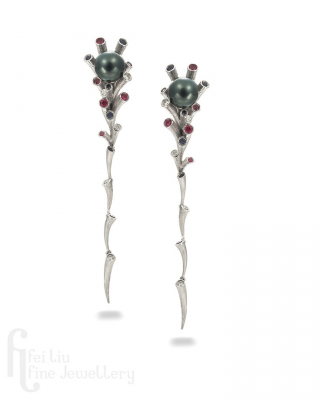 FEI LIU-Boucle sd'oreilles Dawn-platine-saphirs-diamants-perle de Tahiti