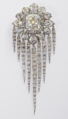 GARRARD-broche-reine Victoria-1856-diamants
