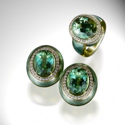 HINGO HENN-Bague- boucle d'oreille-or jaune-tourmaline verte-diamants-émail-gravure