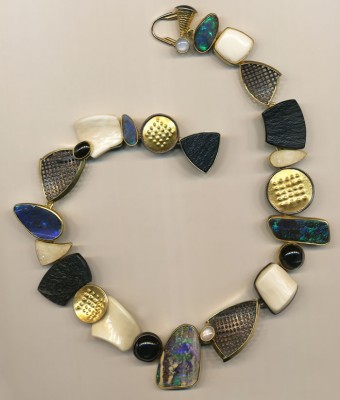 JEFF & SUSAN WISE-Collier Asian Basket-Opale boulder-opale de feu-corail blanc-jade noir-saphir étoilé- diopside étoilé