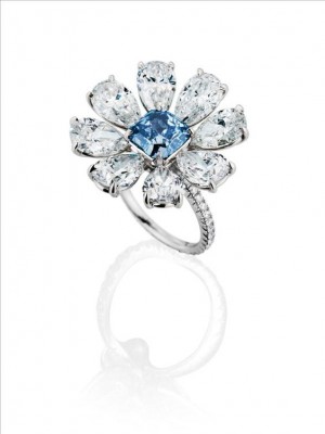 LEV LEVIEV DIAMONDS-Collection Colored diamond-Bague diamant bleu vif  IF-diamants blancs IF- D-platine