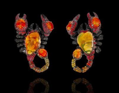 LYDIA DE COURTEILLE-collecttion jardin de Xochimilco-Boucles D'oreilles Scorpion-rubis-saphirs-opale de feu
