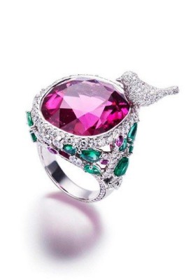 PIAGET-Collection Limelight Bague Garden Party-or blanc-diamants-émeraude-rubellite-saphirs