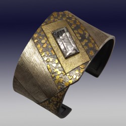 VAATZ Wolgang-Cuff in argentium silver, gold nuggets and 14k gold, argentium silver, natural topaz
